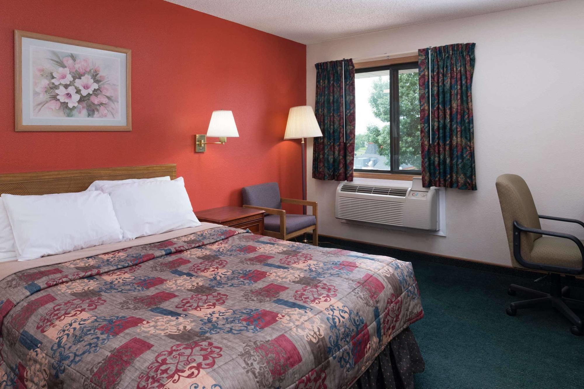 Days Inn By Wyndham Lincoln South Exterior photo