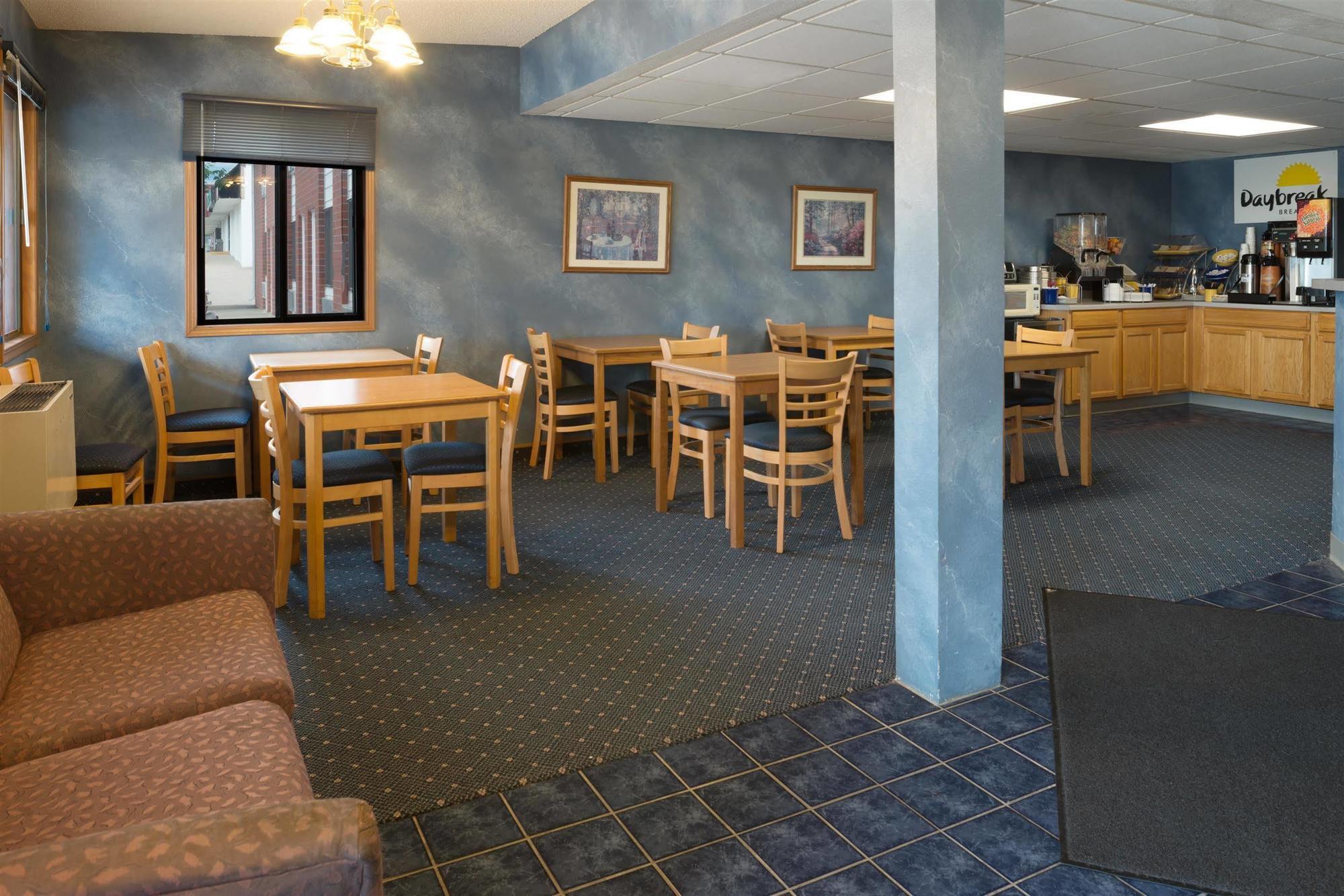Days Inn By Wyndham Lincoln South Exterior photo